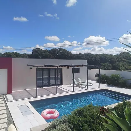 Freires - T0 Com Piscina Na Benedita Dağ evi *