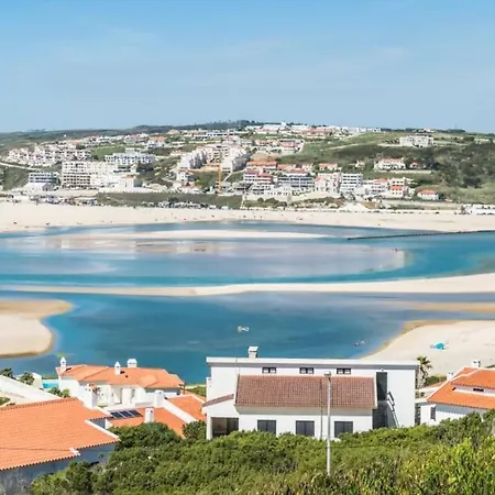 Freires - T0 Com Piscina Na Benedita Dağ evi *